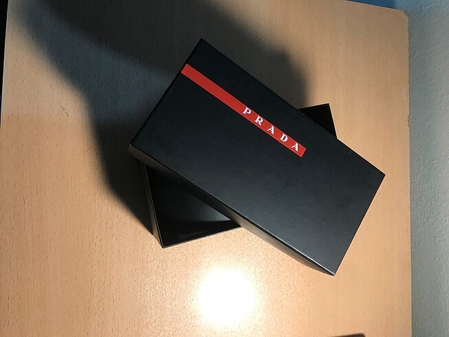 PRADA GÜNEŞ GÖZLÜĞÜ