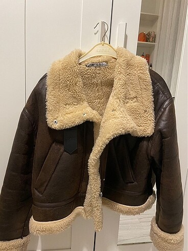 Zara Mont