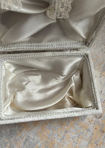 Dantel ve Nakış Detaylı Bohem Broşlu kadife sandık - Görsel 3