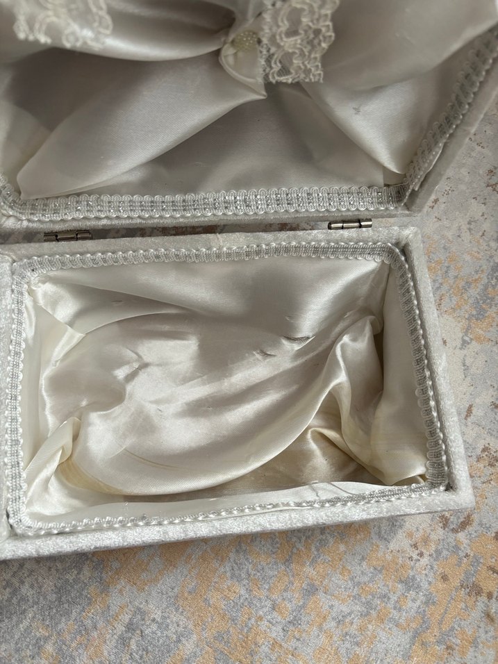 Dantel ve Nakış Detaylı Bohem Broşlu kadife sandık - Görsel 3