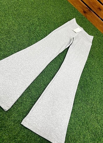 s Beden Bershka model İspanyol paça tayt pantolon trend model