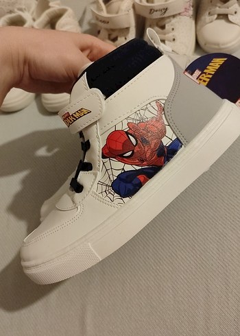 Örümcek Adam Baskılı Beyaz Erkek Çocuk Spor Ayakkabı LC Waikiki - Görsel 2