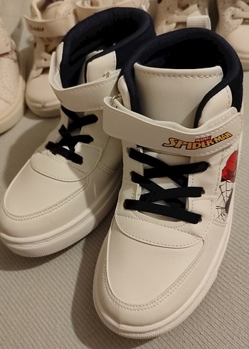 Örümcek Adam Baskılı Beyaz Erkek Çocuk Spor Ayakkabı LC Waikiki - Görsel 4