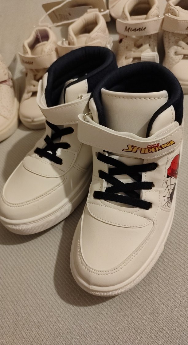 Örümcek Adam Baskılı Beyaz Erkek Çocuk Spor Ayakkabı LC Waikiki - Görsel 4