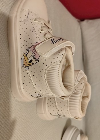 Kız Çocuk Beyaz Cırtcırtlı Spor Ayakkabı LC Waikiki - Görsel 3