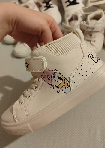 Minnie Baskılı Beyaz Kız Çocuk Spor Ayakkabı LC Waikiki - Görsel 3