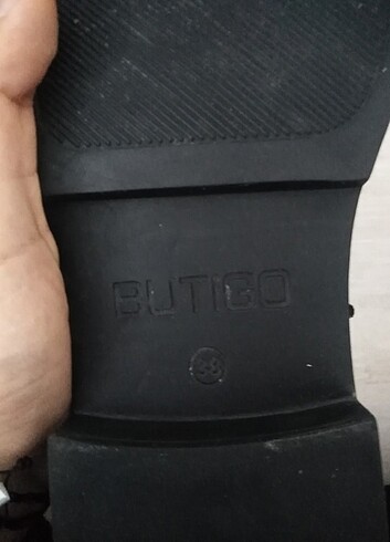 Butigo Butigo siyah bağcıklı fermuarlı kısa bot