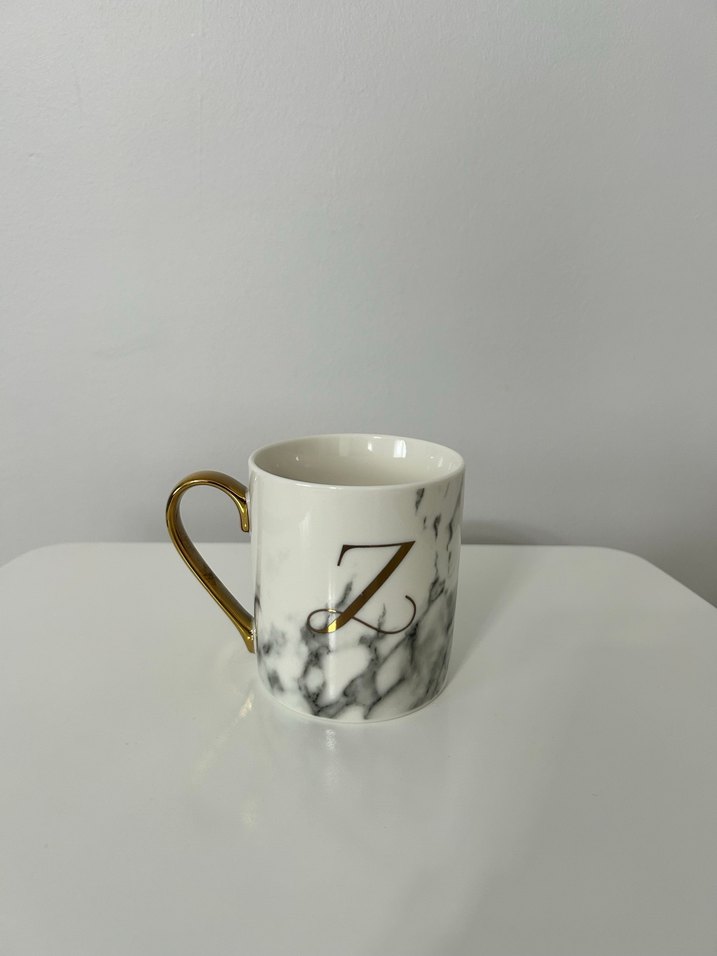 Altın saplı mermer desenli 'Z' harfli kupa - Görsel 3