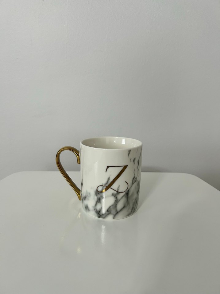 Altın saplı mermer desenli 'Z' harfli kupa - Görsel 2