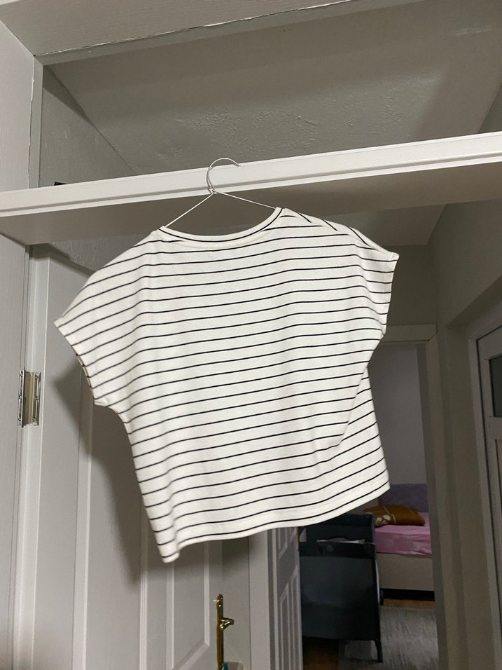 Çizgili Kısa Kollu Crop - Görsel 3