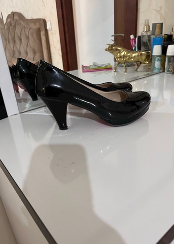 Siyah Parlak Rugan Stiletto Topuklu Kadın Ayakkabı - Görsel 3