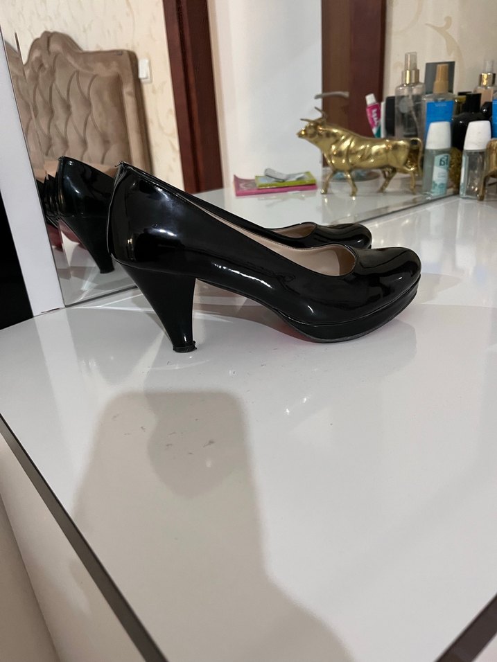 Siyah Parlak Rugan Stiletto Topuklu Kadın Ayakkabı - Görsel 3