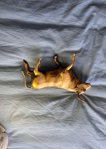 Parlak Altın Renkli Boğa Figürü - Görsel 3