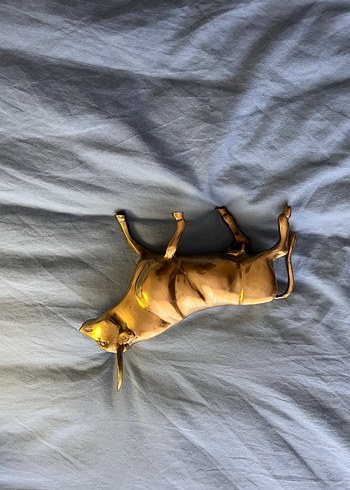 Parlak Altın Renkli Boğa Figürü - Görsel 2