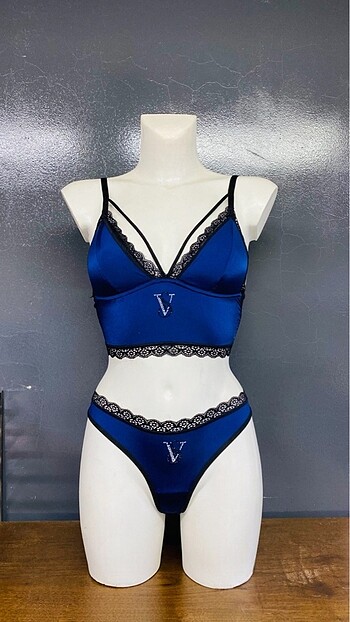 Victoria?s Secret Takım Kadife Detaylı