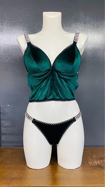 Victoria?s Secret Takım Kadife Detaylı