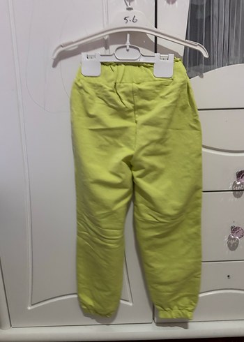 Kemerli Yeşil Bol Kesim Kız Çocuk eşofman altı - Görsel 2