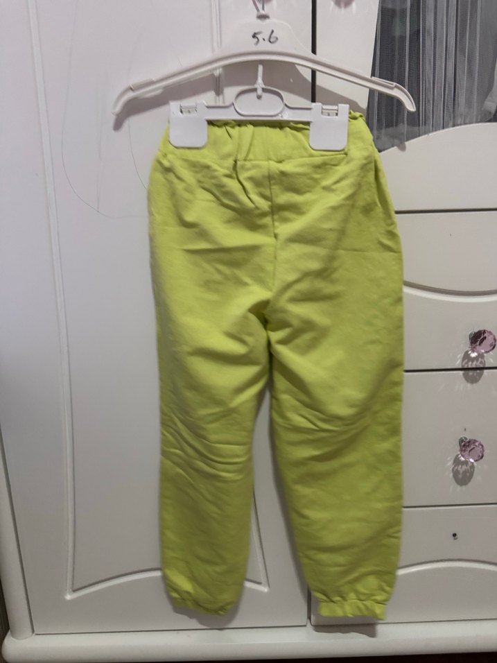 Kemerli Yeşil Bol Kesim Kız Çocuk eşofman altı - Görsel 2