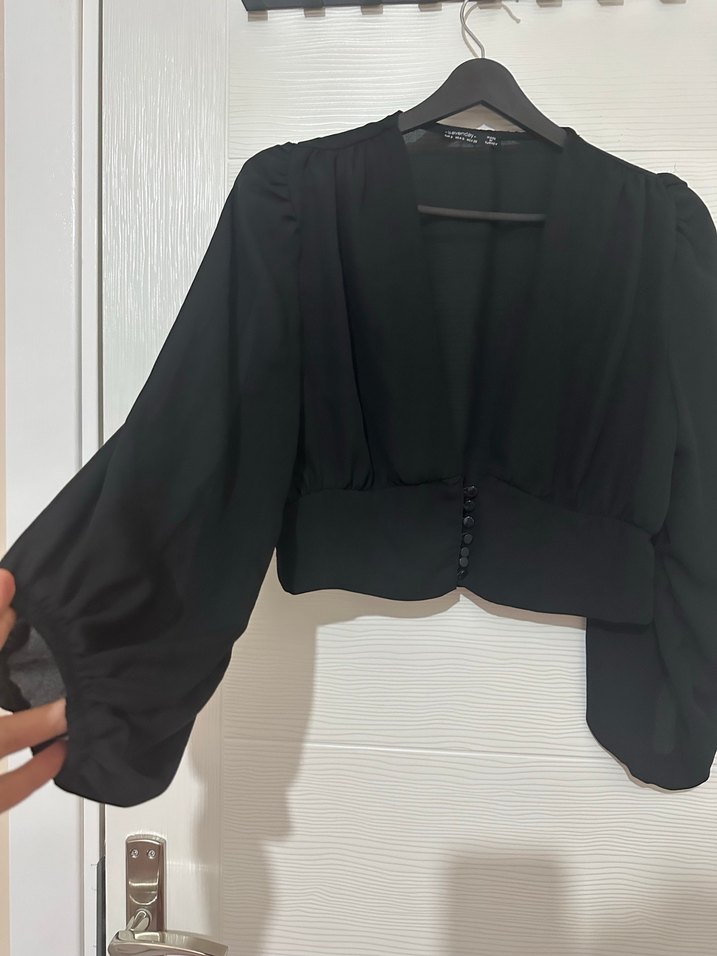 Düğmeli V Yaka Siyah Kadın Bluz - Görsel 2