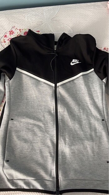 Nike nike tech
