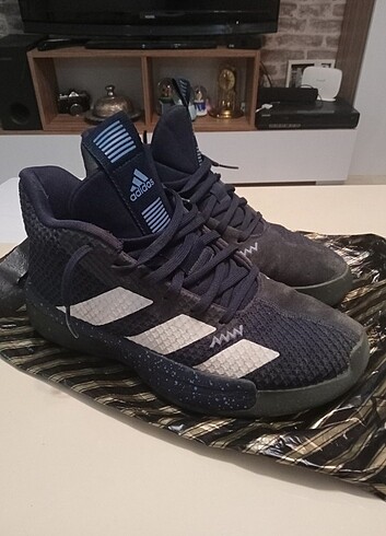 Adidas basketbol ayakkabısı 