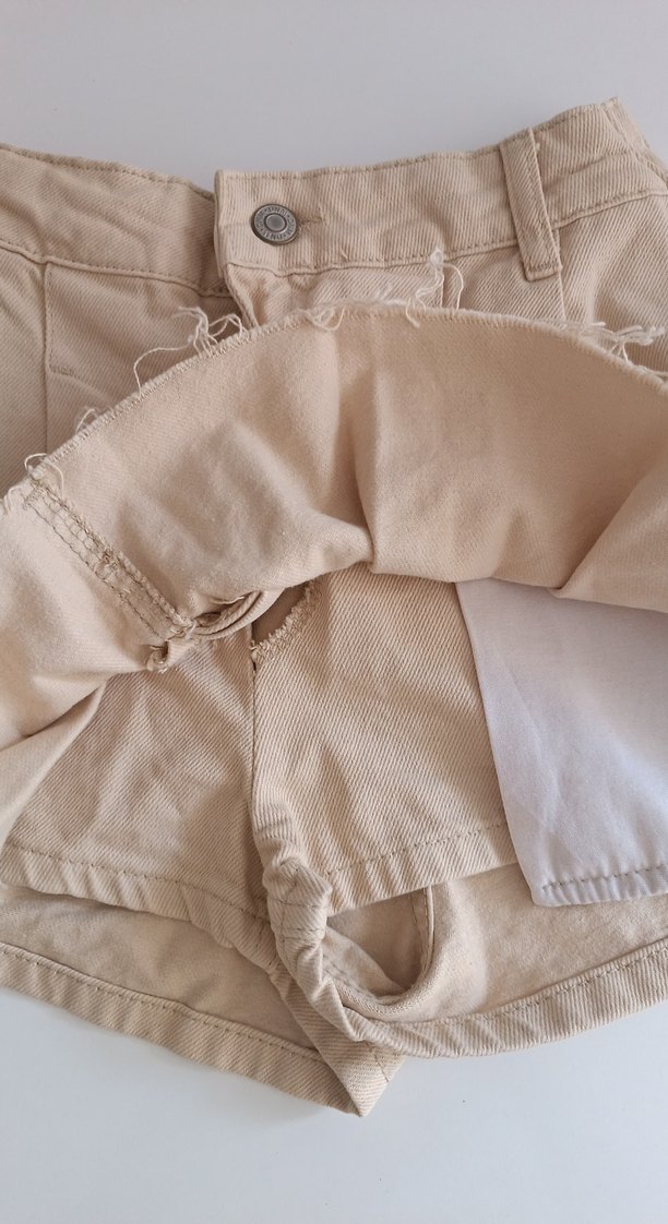 Bej Düğmeli Mini Keten Kadın Şort - Görsel 3