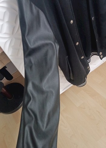 Siyah Deri Düğmeli Uzun Kollu Ceket - Görsel 2