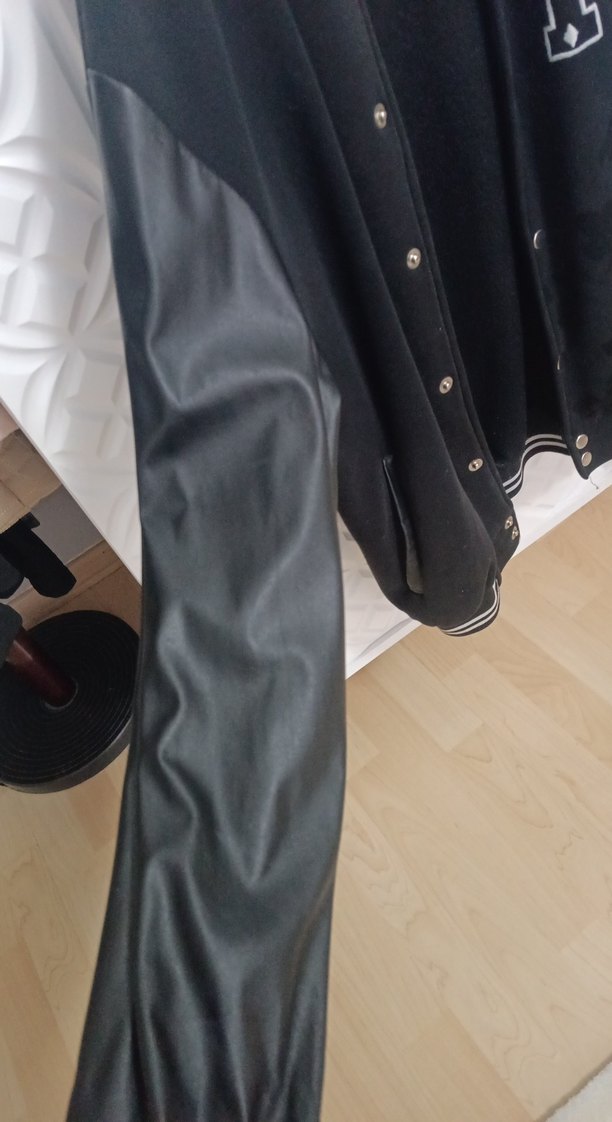 Siyah Deri Düğmeli Uzun Kollu Ceket - Görsel 2