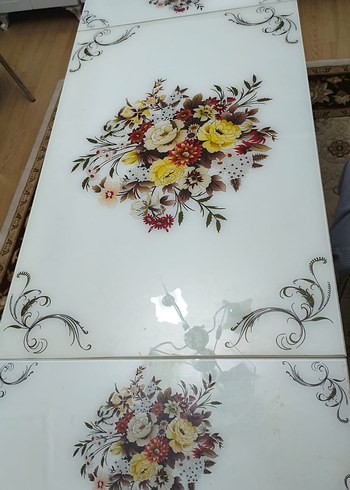 Beyaz Çiçek Desenli Masa - Görsel 5