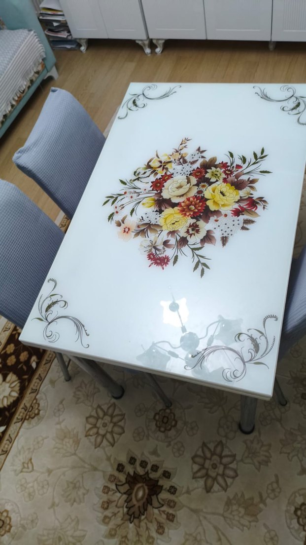 Beyaz Çiçek Desenli Masa - Görsel 4