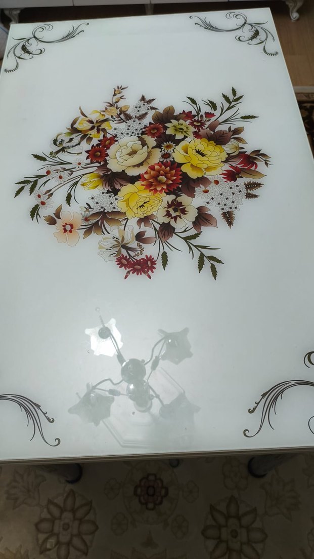 Beyaz Çiçek Desenli Masa - Görsel 3