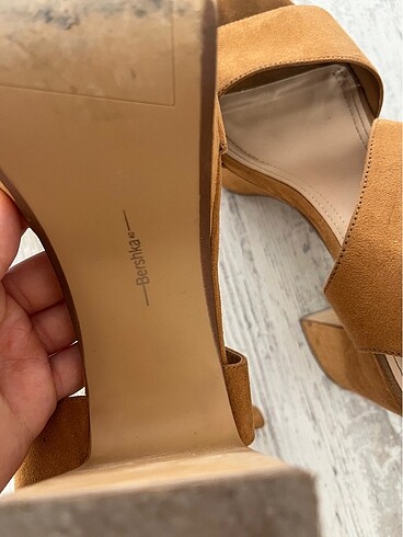 Bershka Temiz süet topuklu ayakkabı