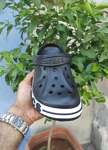 38 Beden siyah Renk Yandan yazılı crocs terlik 