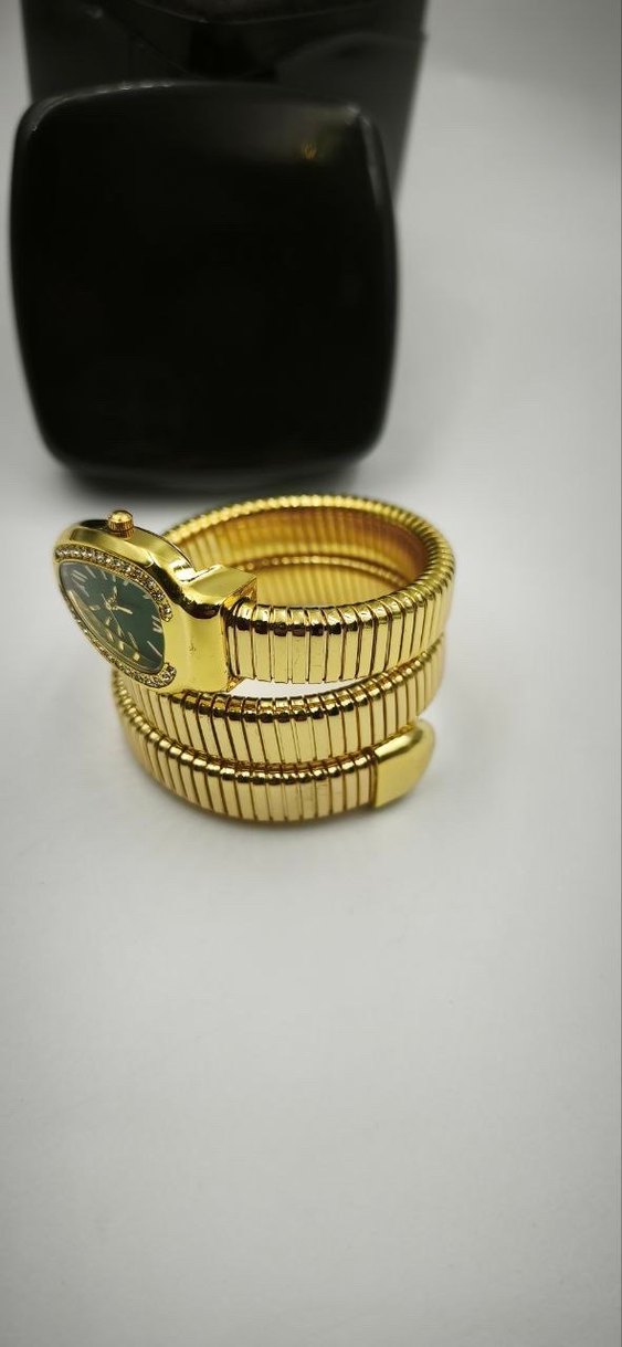 Klasik Zarafet Altın Renk Bilezikli Kadın Saat - Görsel 4