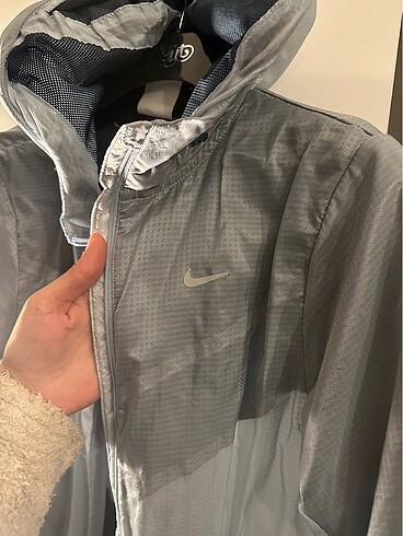 xs Beden Nike rüzgarlık