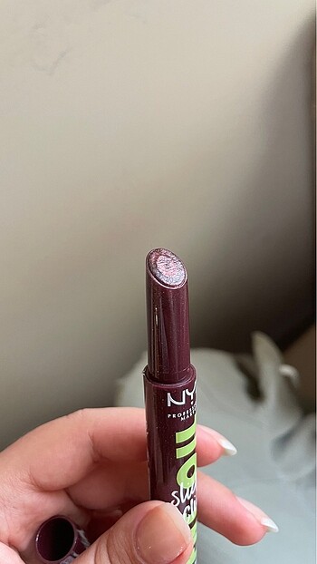 Beden nyx slick click gloss trending topic 12 numara