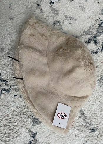 Beden Kadın Peluş Detaylı Bej Şapka