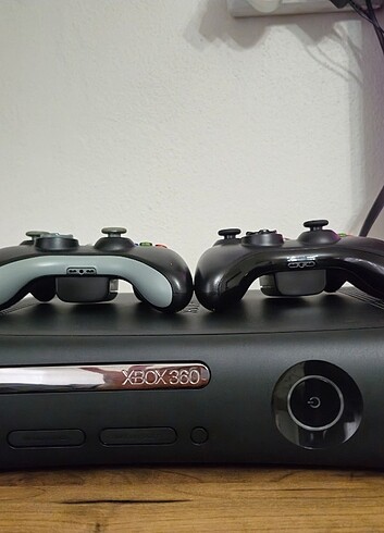 Xbox 360 (Kırık) 120 gb 2 kol çok temiz