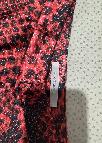 Kırmızı Yılan Desenli  Mini şort - Görsel 2