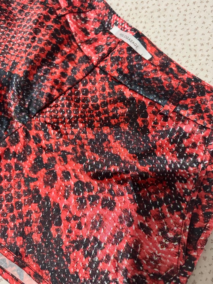 Kırmızı Yılan Desenli  Mini şort - Görsel 3