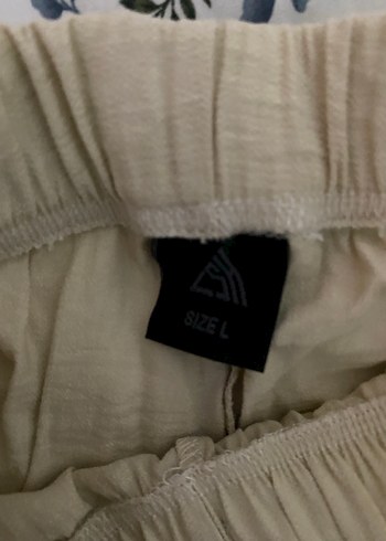 Diğer Bej Keten Bol Kesim Mini Şort
