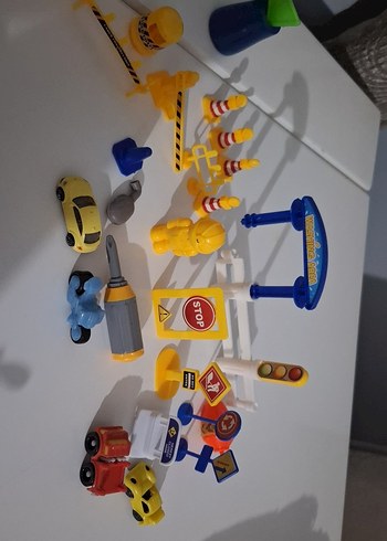 Renkli Sarı Oyuncak Araba ve Trafik Seti - Görsel 2