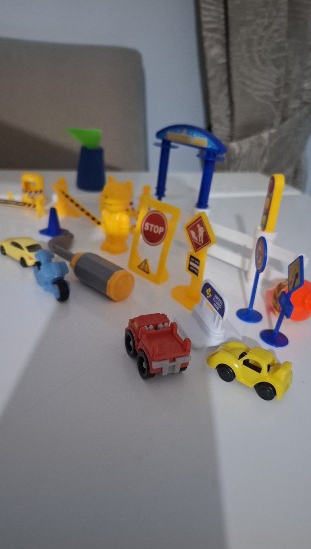 Renkli Sarı Oyuncak Araba ve Trafik Seti - Görsel 3