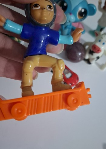 Renkli Çeşitli Aksiyon Figürleri Seti - Görsel 3