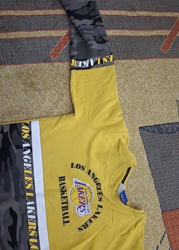 Sarı Baskılı Erkek Tişörtü - Los Angeles Lakers - Görsel 3