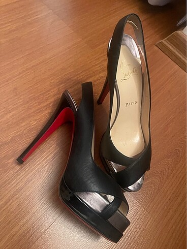 37 Beden Louboutin ayakkabı