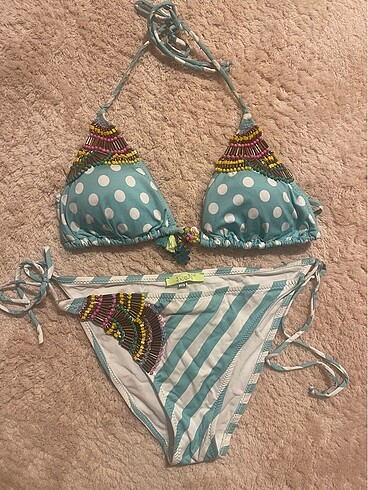 Diğer işlemeli bikini