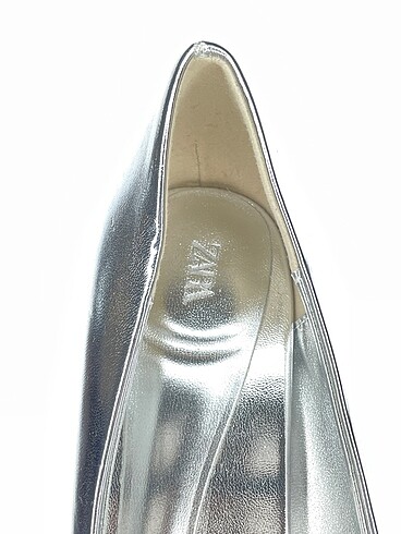 37 Beden gri Renk Zara Stiletto %70 İndirimli.
