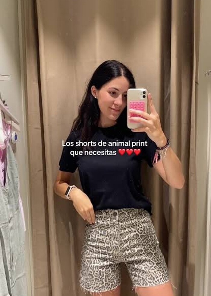 Stradivarius leoparlı paçaları kesik şort - Görsel 2