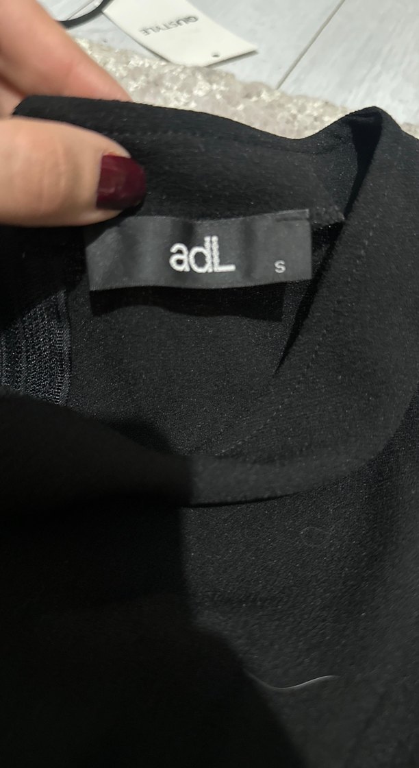 Adl marka sıfır kol bluz - Görsel 2